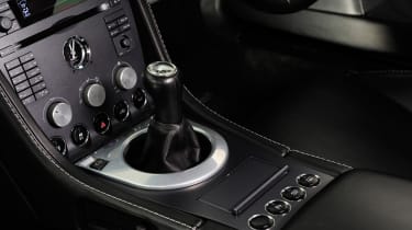 Aston Martin Vantage (used) - gearstick