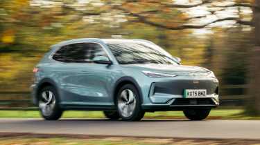 Geely EX5 - front action