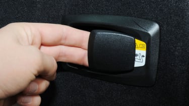 BMW 520d Touring rear-seat lever