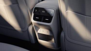 Volvo XC70 - rear climate control