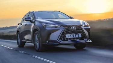 Lexus NX - front corner tracking