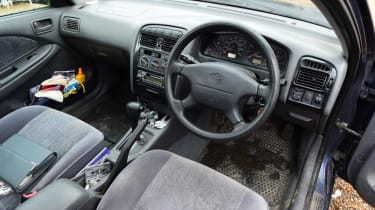 Used Toyota Avensis interior