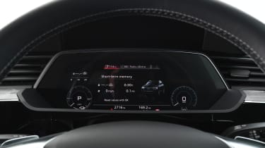 Audi e-tron Sportback - dials