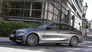 BMW 520e - side