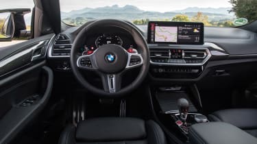 BMW X4 Competition - dash