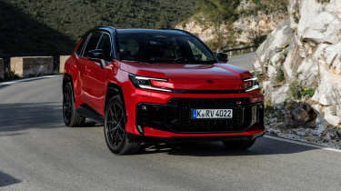 Toyota RAV4 - front cornering