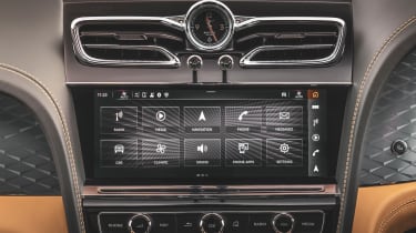 Range Rover vs Bentley Bentayga - Bentley Bentayga infotainment screen