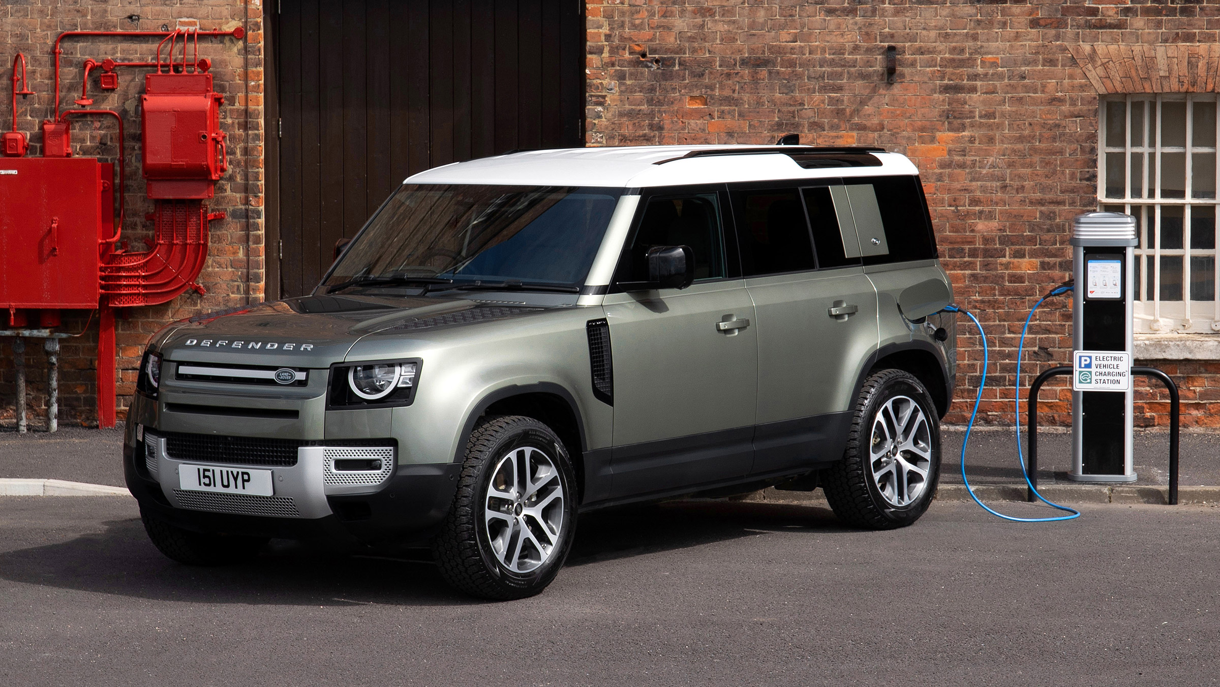 New Land Rover Defender P400e plug-in hybrid joins range | Auto Express