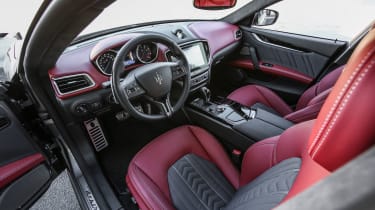 Maserati Ghibli 2016 front seats