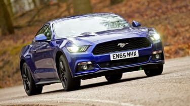 Ford Mustang 2.3 EcoBoost 2016 - front cornering 3