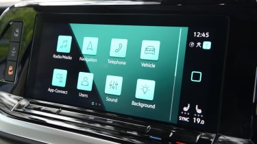 Volkswagen Multivan - infotainment screen