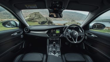 Alfa Romeo Giulia Super petrol 2017 - interior