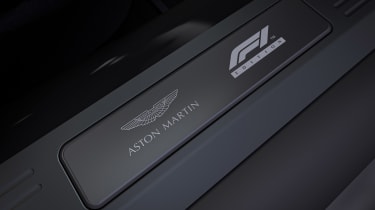 Aston Martin Vantage F1 Edition - sill