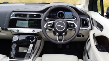 Jaguar I-Pace - dash