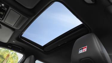 Toyota RAV4 - sunroof