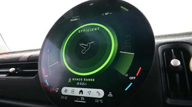 MINI John Cooper Works - infotainment