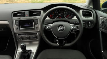 VW Golf 1.6 TDI SE interior