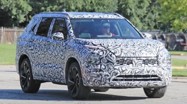 New 2020 Mitsubishi Outlander adopts bold look - pictures 