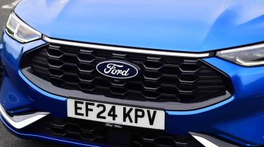 Ford Kuga - front grille