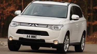 Mitsubishi Outlander 2.2 DI-D GX4 front cornering