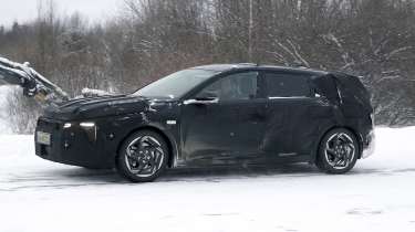 New Kia Ceed Spyshots - front driveby