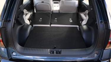 Aion V - boot seats down