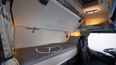 Mercedes eActros 600 - driver&#039;s sleeping area
