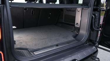 Land Rover Defender OCTA Black - boot