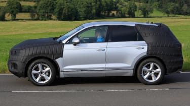 New VW Touareg spies side