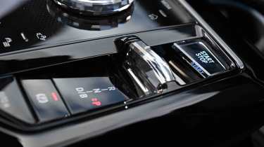 BMW i5 Touring - gear selector