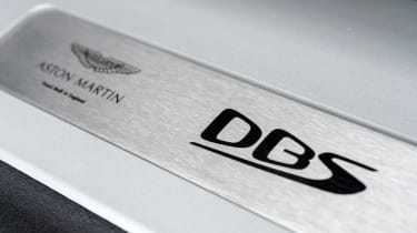 Aston Martin DBS Superleggera - plaque