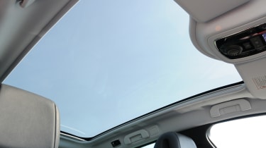 Peugeot 508 SW panoramic roof