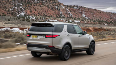 Land Rover Discovery 2017 rear tracking