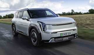 Kia EV9 Air - front tracking