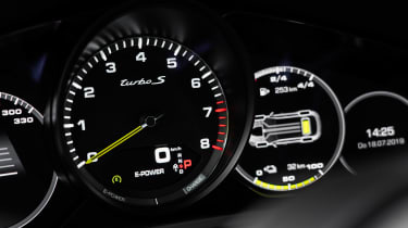 Porsche Cayenne Turbo S E-Hybrid - dials