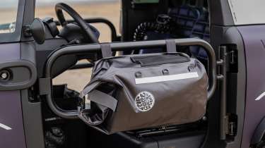 Citroen Ami Buggy Rip Curl - side door with bag