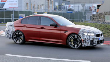 BMW M5 facelift - spyshot 3