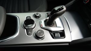 Alfa Romeo Stelvio - gear lever 