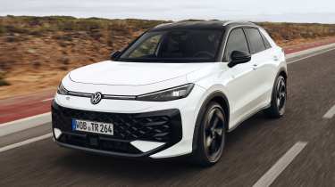 Volkswagen T-Roc 2026 - white front 3/4 dynamic