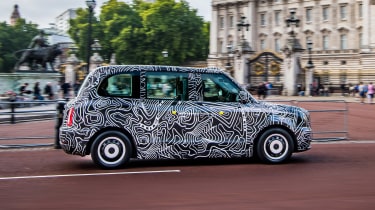 TX London Taxi - side action