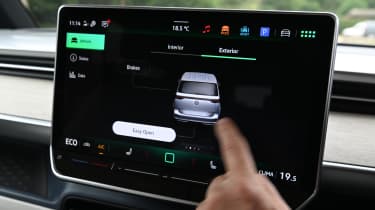 Volkswagen ID. Buzz LWB - infotainment screen