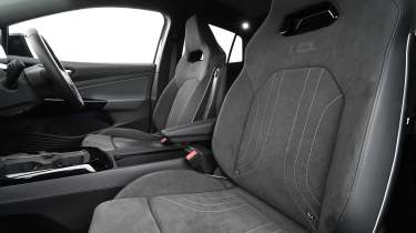 Volkswagen ID.5 Pro Black Edition - front seats