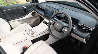 Aion V - cabin