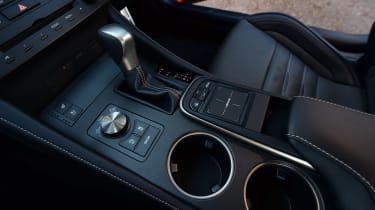 Lexus RC 200t - centre console