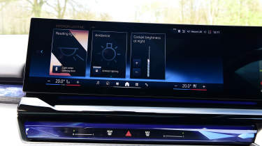  BMW 530e M Sport Pro - infotainment screen