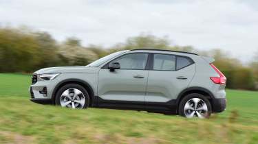 Volvo XC40 - side panning