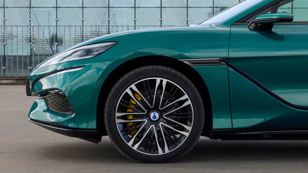 Denza Z9GT 21 inch wheel with brake caliper detail
