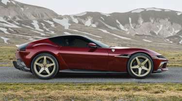 Ferrari 12Cilindri Manuale - side