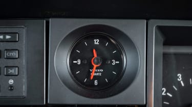Volvo 240 - clock