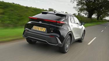 Toyota C-HR - rear tracking
